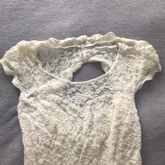 GUESS Open Back Lace Cream Dress with Scallop Details - Picture 3 of 10